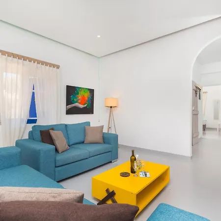 Blue Violet Apartment *