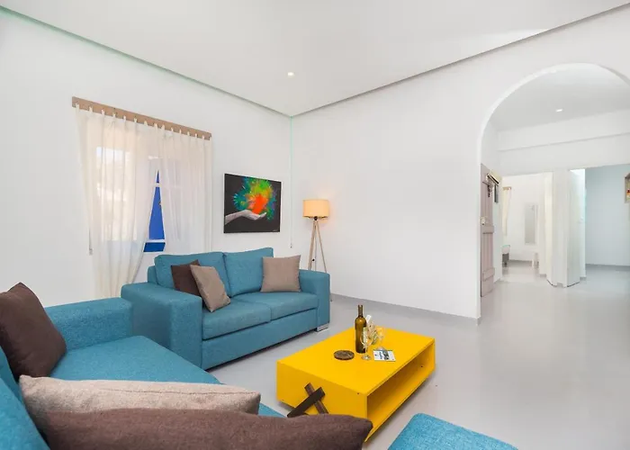 Blue Violet Apartment *